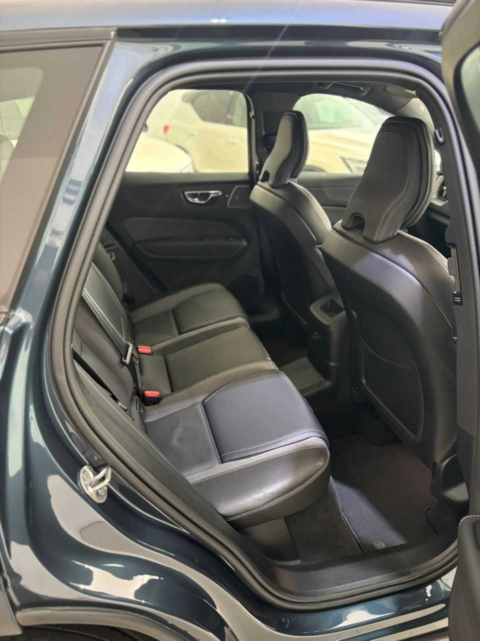 Volvo XC60 Ultra, T8 AWD Plug-in hybrid, Electric/Petrol, Dark