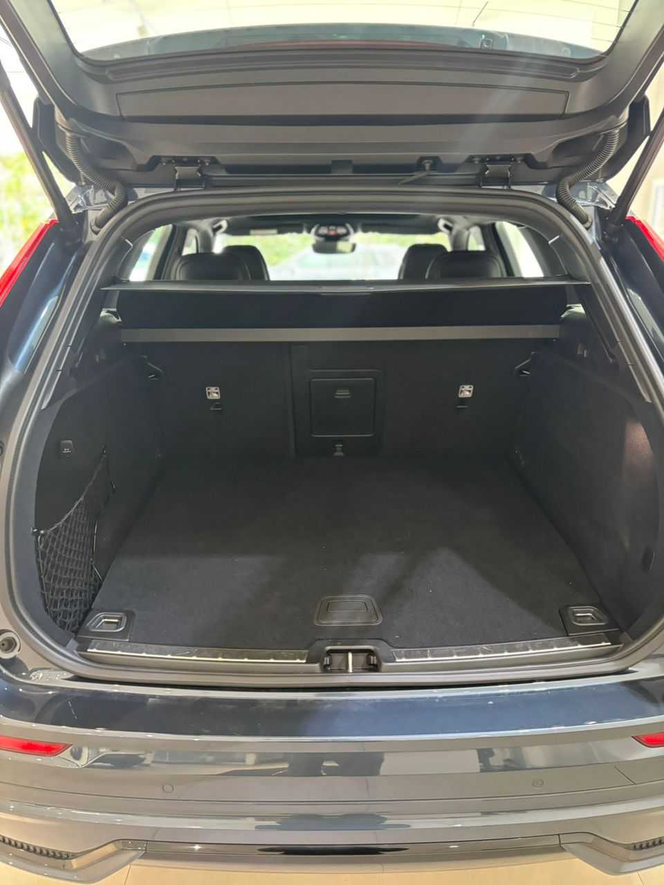 Volvo XC60 Ultra, T8 AWD Plug-in hybrid, Electric/Petrol, Dark