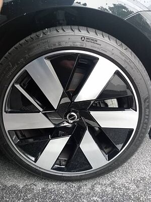 Volvo  V60 Recharge Plus, T8 AWD Plug-in hybrid, Electric/Petrol, Bright