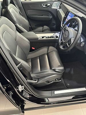 Volvo  XC60 Ultra, T8 AWD Plug-in hybrid, Electric/Petrol, Dark