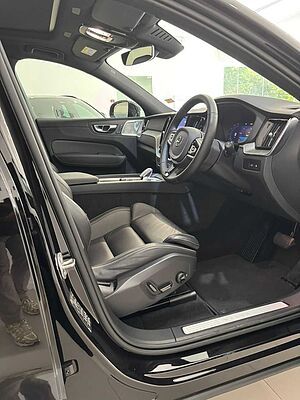 Volvo  XC60 Ultra, T8 AWD Plug-in hybrid, Electric/Petrol, Dark