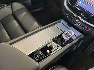 Volvo  XC60 Ultra, T8 AWD Plug-in hybrid, Electric/Petrol, Dark