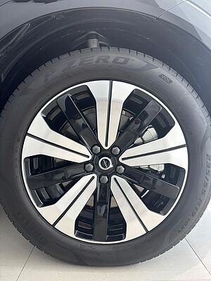 Volvo  XC60 Ultra, T8 AWD Plug-in hybrid, Electric/Petrol, Dark