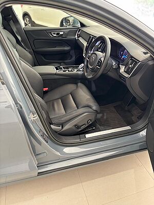Volvo V60 Recharge Ultimate, T8 , Electric/Petrol, Bright