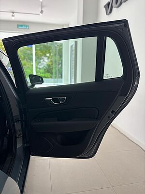 Volvo V60 Recharge Ultimate, T8 , Electric/Petrol, Bright