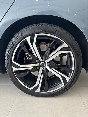 Volvo V60 Recharge Ultimate, T8 , Electric/Petrol, Bright