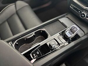 Volvo XC60 Ultra, T8 AWD Plug-in hybrid, Electric/Petrol, Dark